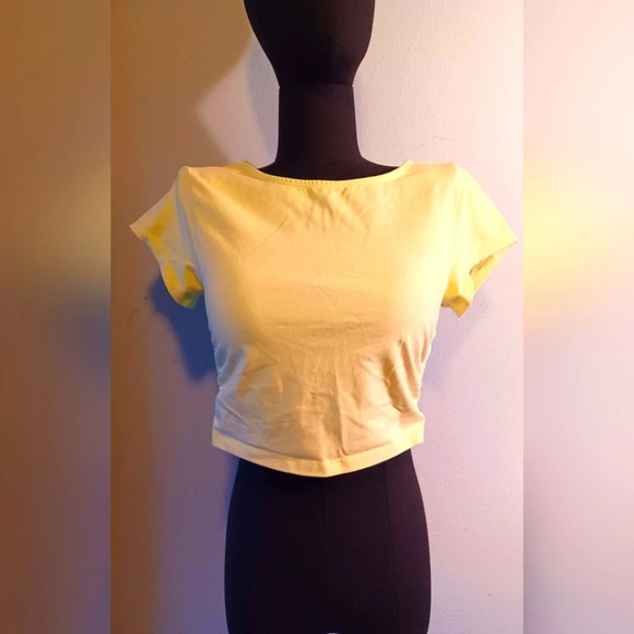 🍒 Old Navy Yellow Activewear Crop Top - Picture 1 of 4